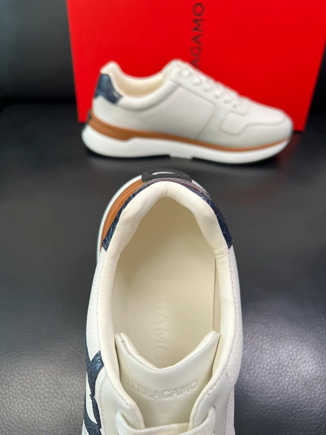 Men's shoes 💰840 Ferragamo High-quality top crafts Ferragamo counters sell original factory configuration at the same time, imported original cowhide from Italy, imported water-dyed cow lining, soles: original factory special original soles are super comfortable, original factory and single goods, welcome to compare at the same time at the counter, code number 38-44 (customized 45 46)